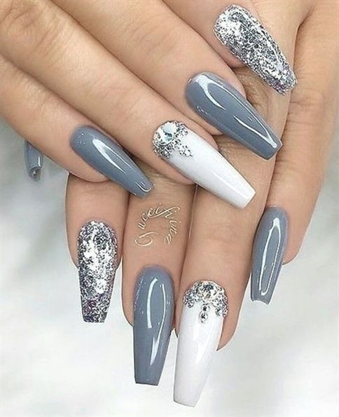 disenos-de-unas-gris-con-glitter-1