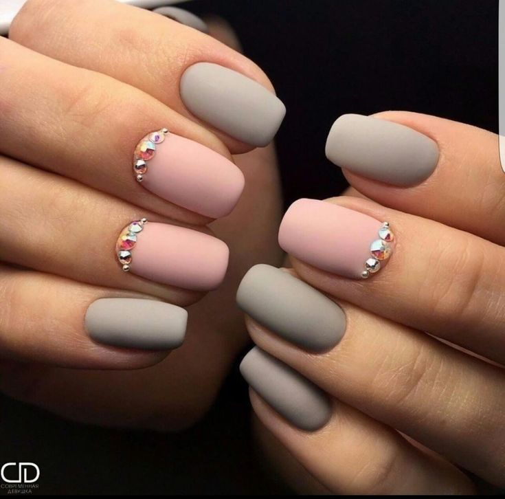disenos-de-unas-grises-y-rosas-7