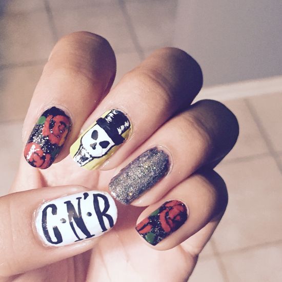 disenos-de-unas-guns-and-roses-1