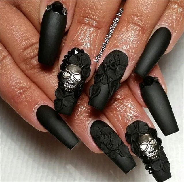 disenos-de-unas-largas-con-calavera-insta-1