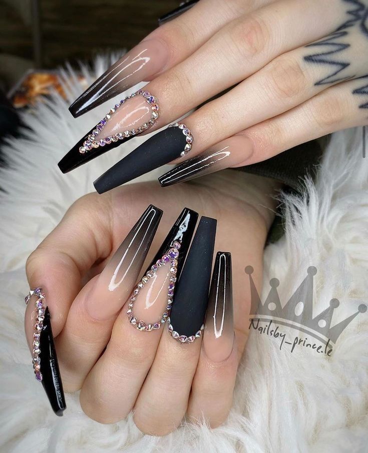 disenos-de-unas-largas-elegantes-negras-1