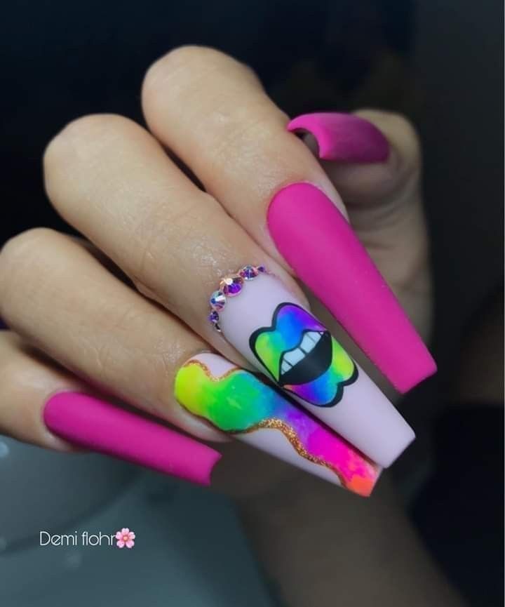 disenos-de-unas-largas-neon-2