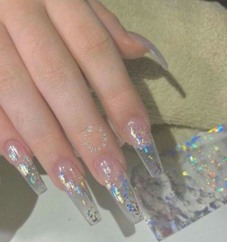 disenos-de-unas-largas-transparentes-7