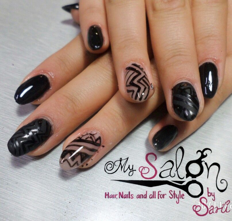 disenos-de-unas-mano-alzada-en-negro-1