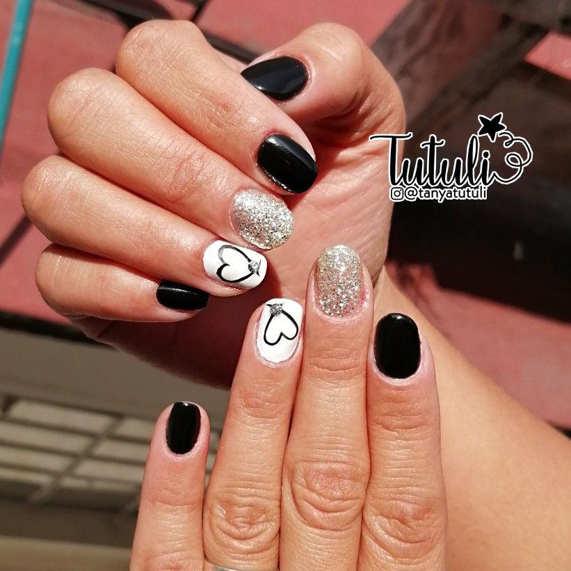 disenos-de-unas-mano-alzada-en-negro-4