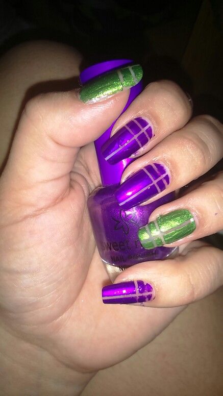 disenos-de-unas-moradas-y-verde-5