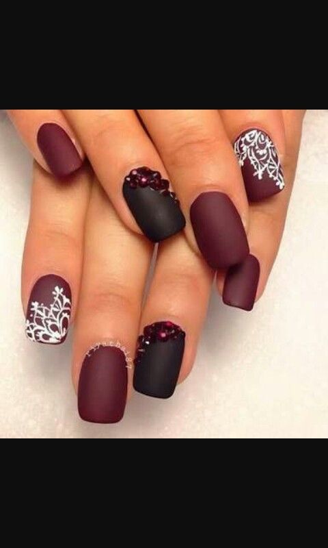 disenos-de-unas-navidenas-con-negro-y-tinto-4