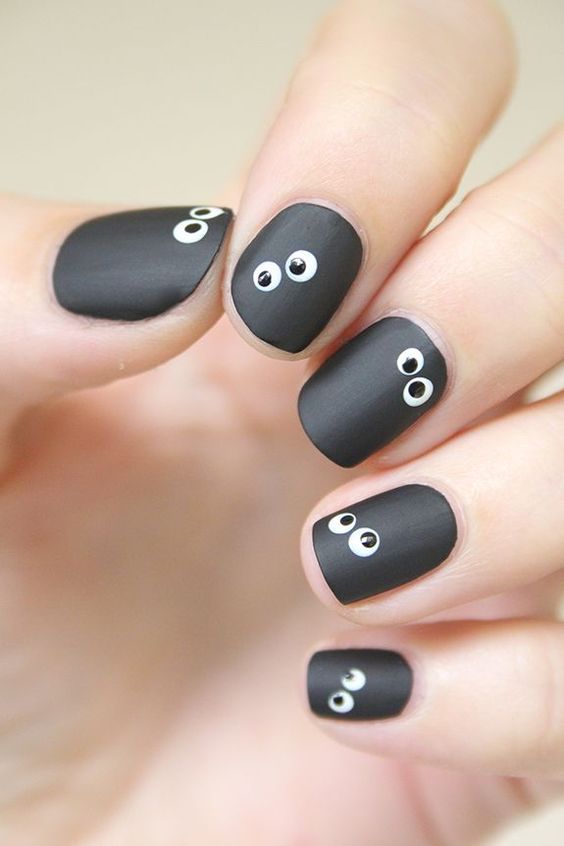 disenos-de-unas-negro-y-ojos-2