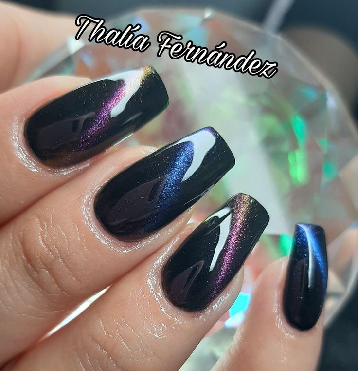 disenos-de-unas-negro-y-ojos-7