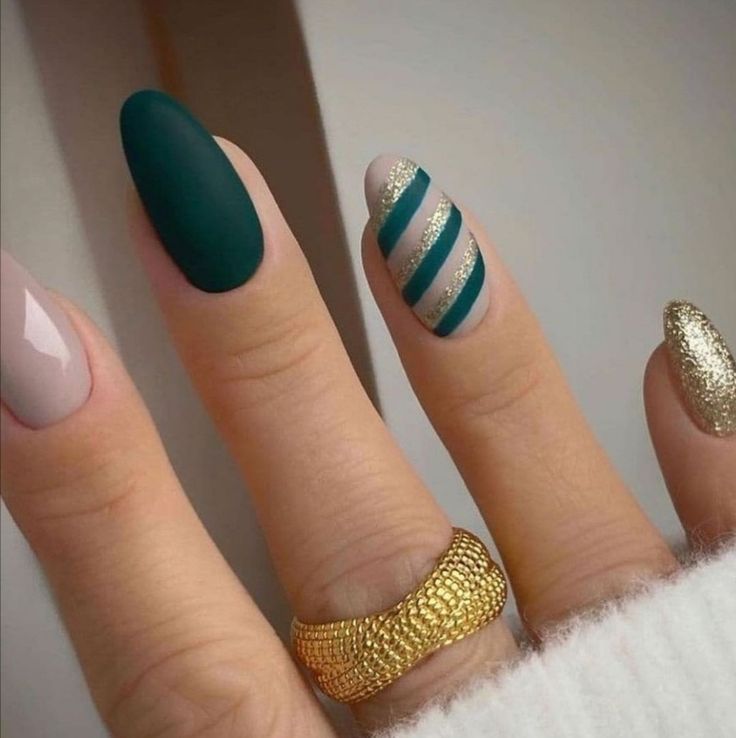disenos-de-unas-nude-con-verde-1