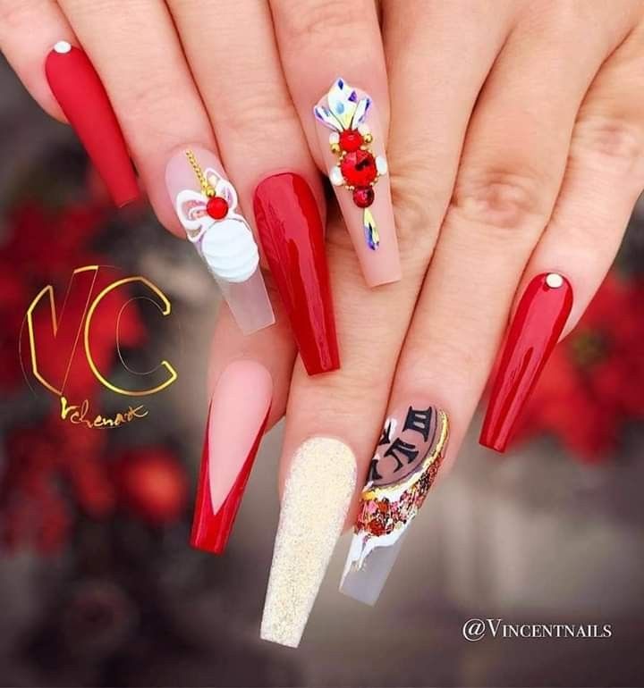 disenos-de-unas-para-navidad-y-con-pedreria-1