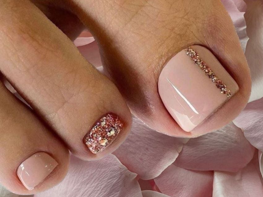 disenos-de-unas-para-pies-colores-claros-5