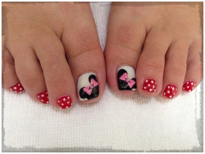 disenos-de-unas-para-pies-de-minnie-6