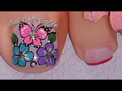 disenos-de-unas-para-pies-mariposas-y-flores-6