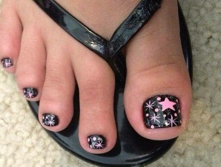 disenos-de-unas-pies-negro-estrellas-1