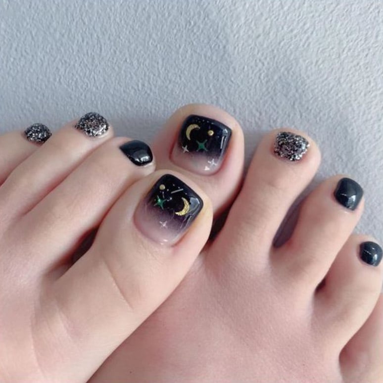 disenos-de-unas-pies-negro-estrellas-3