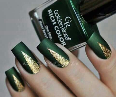 disenos-de-unas-postizas-color-verde-bandera-3