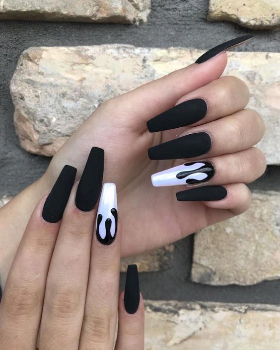 disenos-de-unas-postizas-mate-tumblr-negras-1