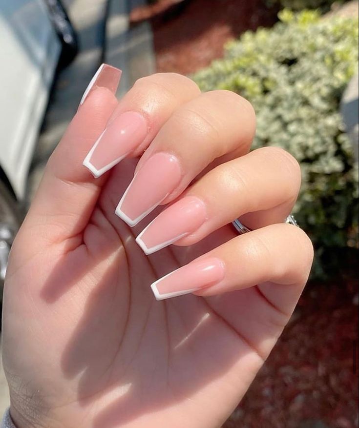 disenos-de-unas-postizas-sencillas-color-besh-3