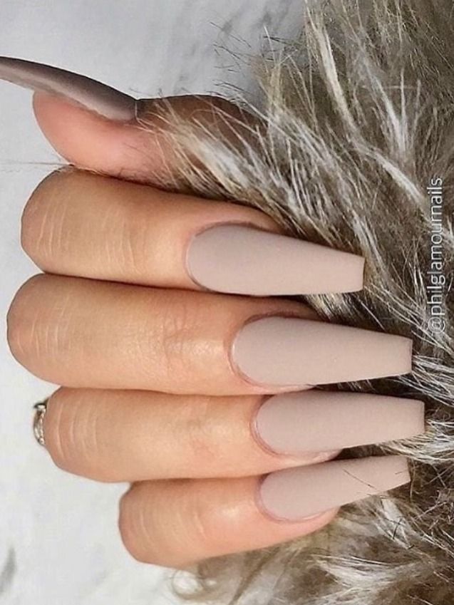 disenos-de-unas-postizas-sencillas-color-besh-4