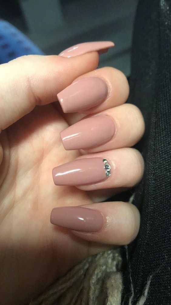 disenos-de-unas-postizas-sencillas-color-besh-7