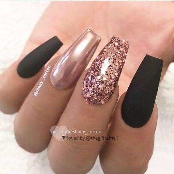 disenos-de-unas-rosas-con-negro-con-efecto-espejo-1
