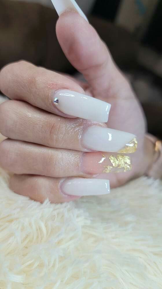 disenos-de-unas-s-blancas-cuadradas-5
