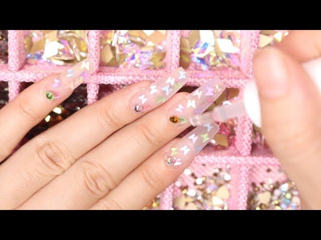 disenos-de-unas-transparentes-con-mariposas-7