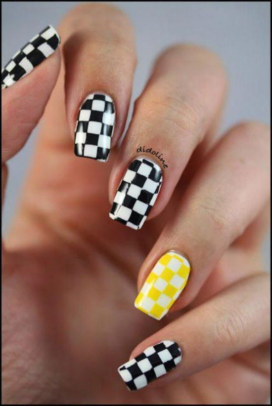 disenos-de-unas-tumblr-amarillas-con-diseno-de-tablero-ajedrez-3