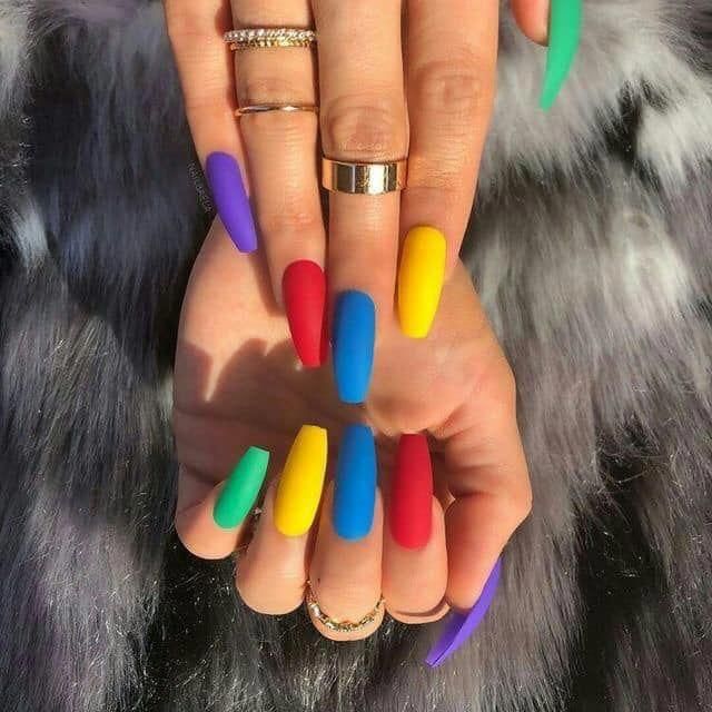 disenos-de-unas-tumblr-arcoiris-5