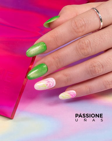 disenos-de-unas-verde-y-rosa-fosforescente-6