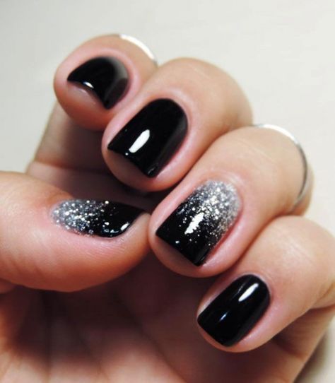 disenos-en-unas-en-negro-faciles-de-hacee-en-casa-2
