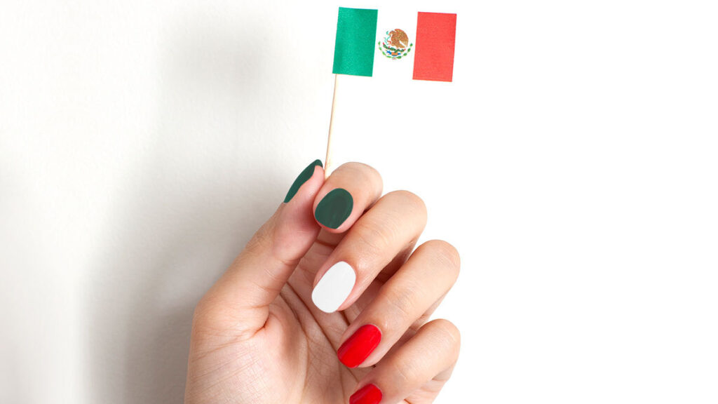 disenos-padres-de-fiestas-patrias-en-unas-5