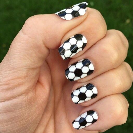disenos-para-unas-cortas-de-futbol-6