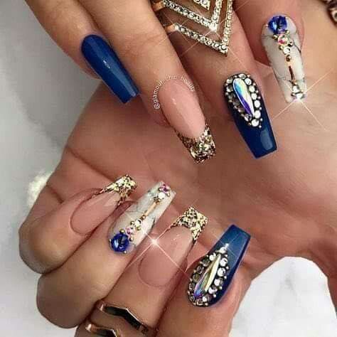 disenos-para-unas-graduaciones-de-color-azul-marino-1