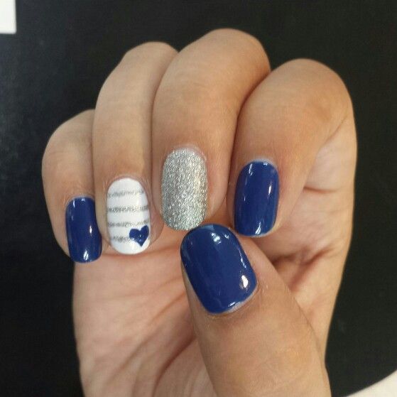 disenos-y-colores-de-unas-azul-y-plata-3