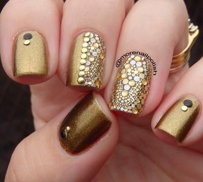 elegantes-diseno-de-unas-doradas-4