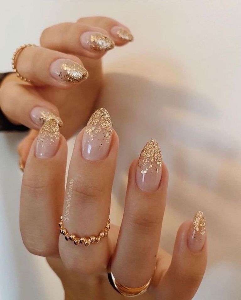 elegantes-diseno-de-unas-doradas-6