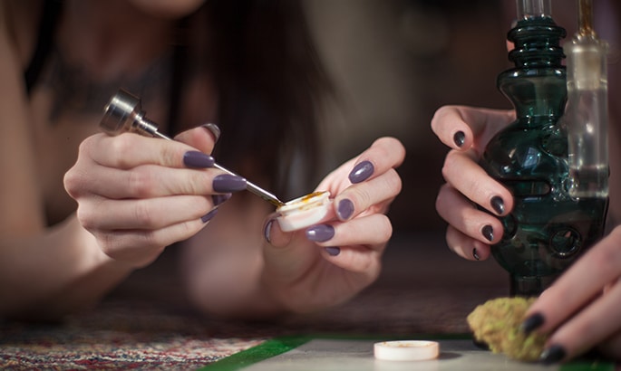 encendedor-porro-marihuana-diseno-de-unas-4