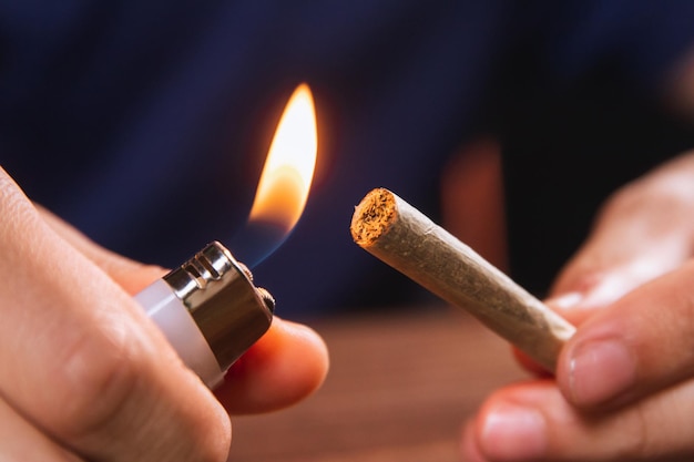 encendedor-porro-marihuana-diseno-de-unas-6