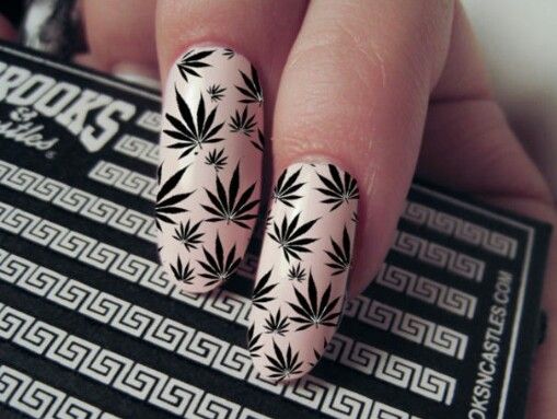 imagenes-de-disenos-de-unas-de-marihuana-7