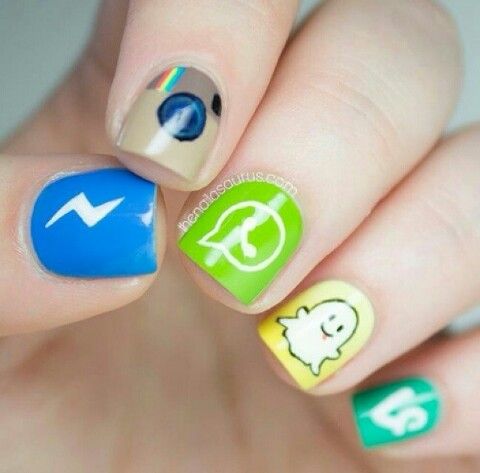 imagenes-de-unas-con-disenos-de-redes-sociales-1