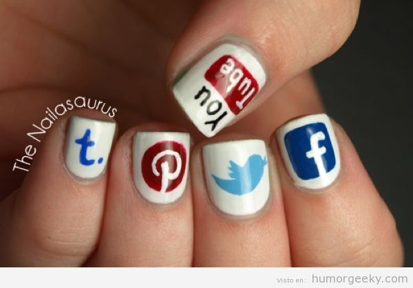 imagenes-de-unas-con-disenos-de-redes-sociales-2