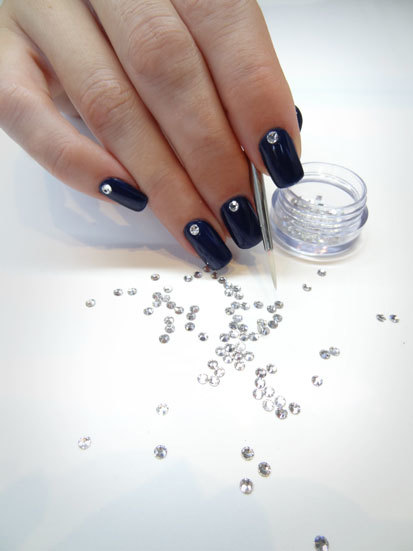 los-mejores-disenos-de-unas-otono-invierno-con-swarovski-1