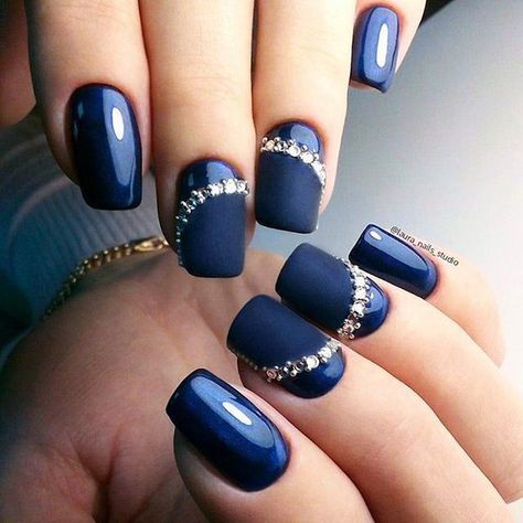 los-mejores-disenos-de-unas-para-novia-plateado-con-azul-2