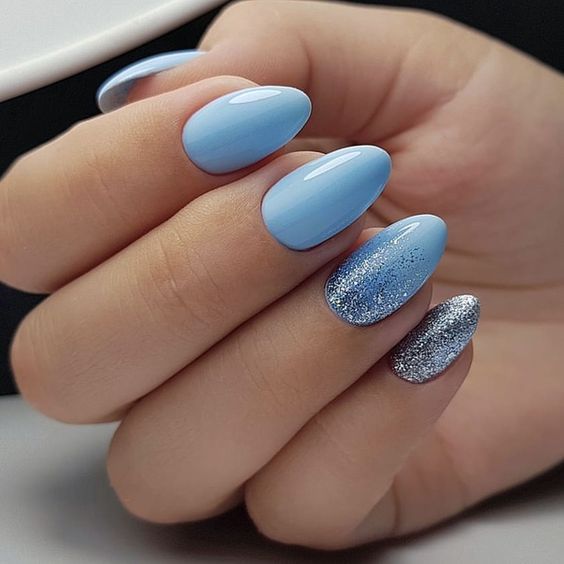 los-mejores-disenos-de-unas-para-novia-plateado-con-azul-3