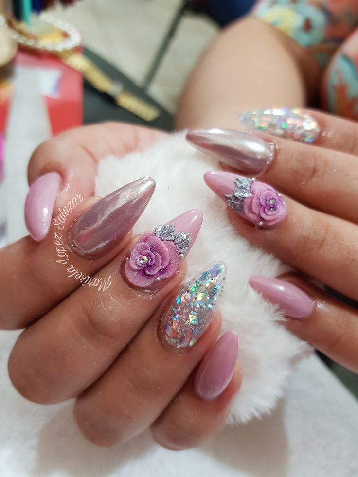maquillaje-de-unas-acri­licas-con-disenos-3d-1