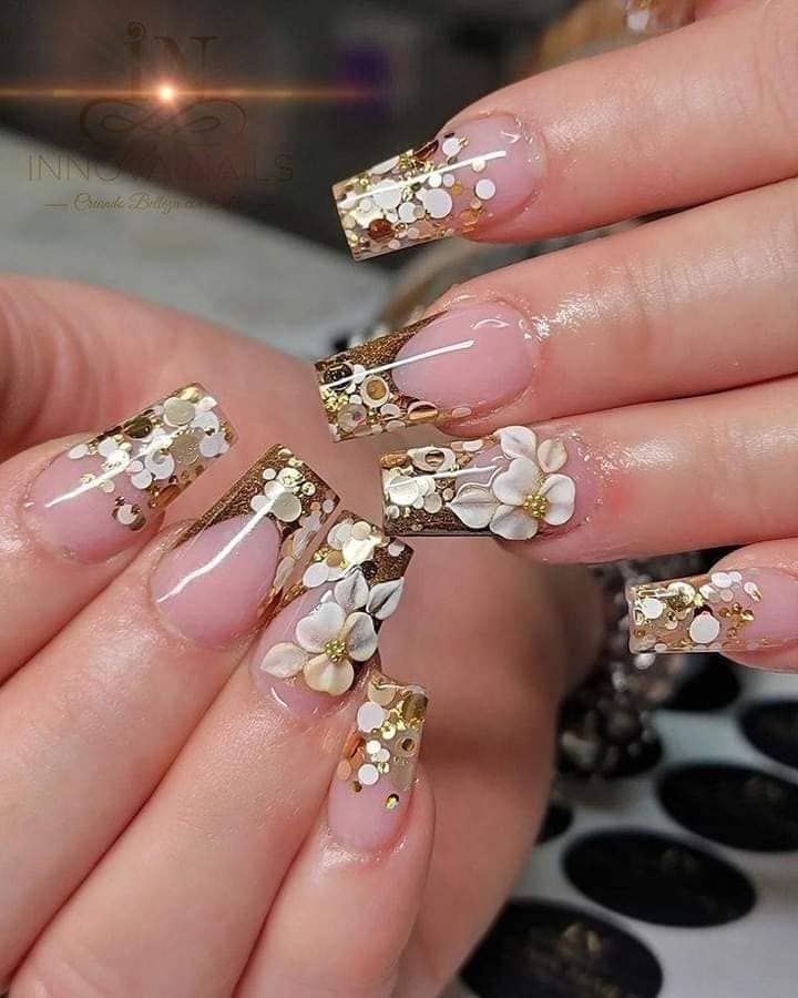 maquillaje-de-unas-acri­licas-con-disenos-3d-2