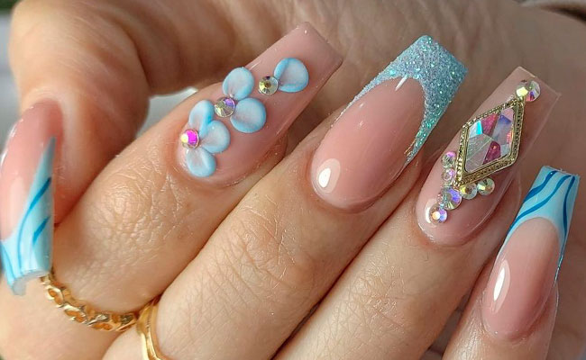 maquillaje-de-unas-acri­licas-con-disenos-3d-3