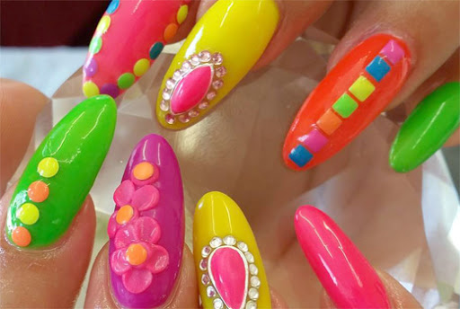 maquillaje-de-unas-acri­licas-con-disenos-3d-4